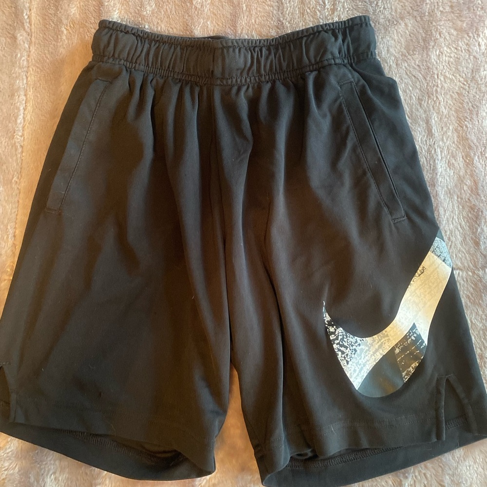 Nike boys shorts black medium